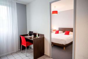 Postel nebo postele na pokoji v ubytování Comfort Aparthotel Besancon La City