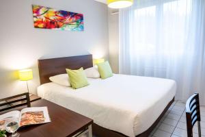 Postel nebo postele na pokoji v ubytování Comfort Aparthotel Besancon La City