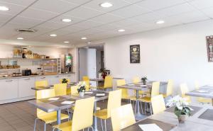 Kuchyň nebo kuchyňský kout v ubytování Comfort Aparthotel Besancon La City