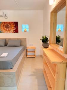 a small bedroom with a bed and a desk at Sun Shine Guest House in Negombo