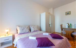 Postel nebo postele na pokoji v ubytování 0-Bedroom Apartment In Stobrec