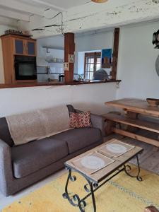 Kuchyň nebo kuchyňský kout v ubytování maison campagne jardin