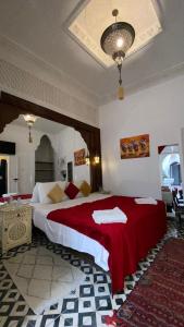Postel nebo postele na pokoji v ubytování Riad Morocco Sky + 37 fotografií