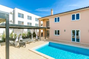 a swimming pool in the backyard of a house at Villa Suzy in Medulin