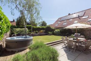 En have udenfor Wheel House, Burnham Market