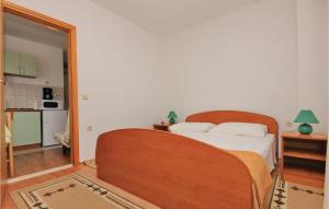 Ein Bett oder Betten in einem Zimmer der Unterkunft Apartment Prigradica V