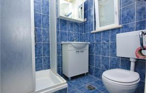 Ein Badezimmer in der Unterkunft Apartment Prigradica V