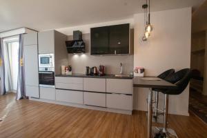 Kuchnia lub aneks kuchenny w obiekcie Panorama Apartments - Steinbock Lodges