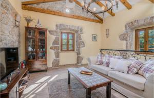 Posezení v ubytování Stunning Home In Svet Vid Dobrinjski