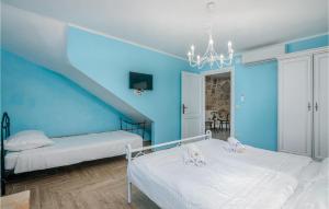 Postel nebo postele na pokoji v ubytování Stunning Home In Svet Vid Dobrinjski