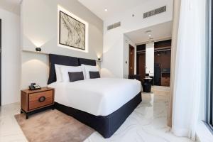 Postel nebo postele na pokoji v ubytování Hotel Avalon Dubai Jumeirah Village Circle