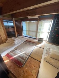 Voodi või voodid majutusasutuse GYPSY TAKASHIMA toas