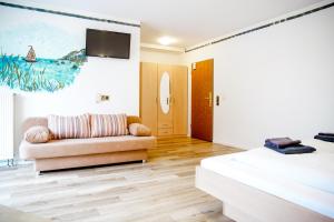 a living room with a couch and a tv on the wall at Smart Resorts B&B2 BB2 308 in Winterberg