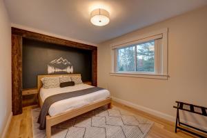 a bedroom with a bed and a window at VIEWS, Hot Tub, Sauna, Theatre in Conway