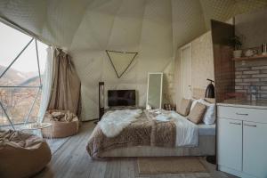Postel nebo postele na pokoji v ubytování lakeviewglamp