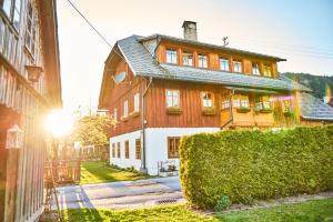 Budova, kde se ubytování v soukromí nachází + 28 fotografií
