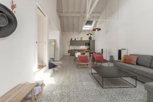 a living room with a couch and a table at Arneiro Garden House in Alenquer