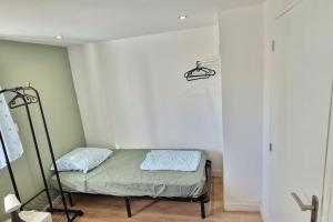 Ένα ή περισσότερα κρεβάτια σε δωμάτιο στο Maison Aurillac - 2 chambres - parking gratuit +18 φωτογραφίες