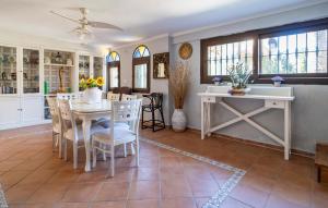 a kitchen and dining room with a table and chairs at Stunning Home In Chiclana De La Fronter in Chiclana de la Frontera