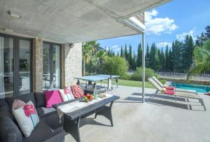 Πισίνα στο ή κοντά στο Owl Booking Villa Tereu - Luxury Retreat with Mountain Views