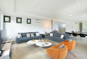 Χώρος καθιστικού στο Owl Booking Villa Tereu - Luxury Retreat with Mountain Views +32 φωτογραφίες