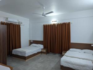 Voodi või voodid majutusasutuse Jayalakshmi Residency toas +21 fotot