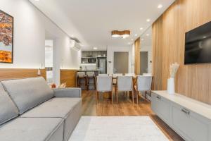 a living room with a couch and a table at Aconchego a 500m Rua Coberta by Achei Gramado in Gramado