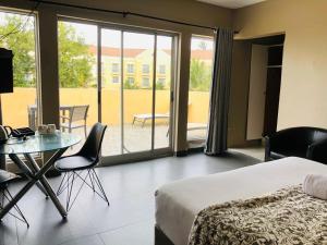 Postel nebo postele na pokoji v ubytování Angel Boutique Hotel
