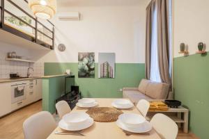 A kitchen or kitchenette at Cosy Studio In Terezvaros W41 Green Még 2 kép