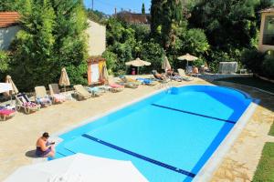 Bazén v ubytování Annaliza Apartments nebo v jeho okolí