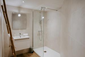 a white bathroom with a shower and a sink at Maison Vue Mer - Plage à Pied in La Trinité-sur-Mer +24 photos