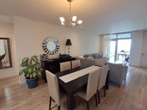 Χώρος καθιστικού στο Stylish 3BR Apartment Monks View Plettenberg bay