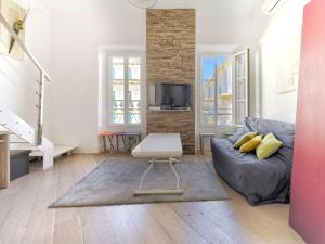 Μια τηλεόραση ή/και κέντρο ψυχαγωγίας στο Cosy duplex, hyper centre, wifi,air conditionner