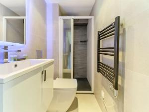 Ένα μπάνιο στο Cosy duplex, hyper centre, wifi,air conditionner +10 φωτογραφίες