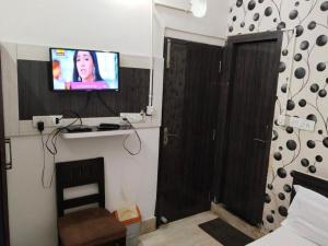 TV a/nebo společenská místnost v ubytování Hotel Airlines