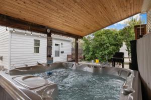 Φωτογραφία από το άλμπουμ του Bo360 Old West Landing with Hot Tub and Sunrise Views σε Billings