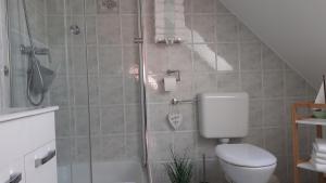 Koupelna v ubytování Ferienwohnung zur Himmelsscheibe + 12 fotografií