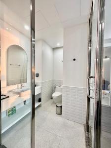 Phòng tắm tại Hillside condo at Sunset town - Southern Phu Quoc +138 ảnh