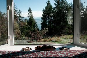 Gallery image of Oceanview Guest Suite with Large 2 Person Soaker Tub in Nanoose Bay