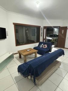Uma TV ou centro de entretenimento em Apto térreo #3- Moradas do Pier- 2 quartos, 1 banheiro a passos da areia