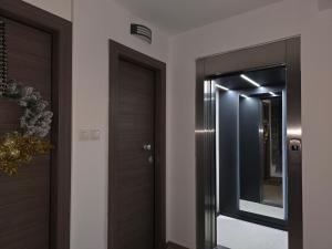 a hallway with a door and a mirror at Gpxclr MicroLuxeSuite in Larisa
