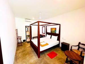 Katil atau katil-katil dalam bilik di Private Villa with a Pool, Beach Front - The White House