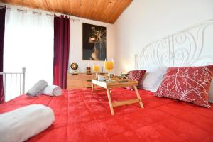 Katil atau katil-katil dalam bilik di Villa Marko with Pool and BBQ +27 gambar