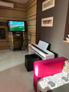 A television and/or entertainment centre at Hotel Dunav