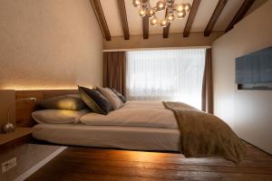 Postel nebo postele na pokoji v ubytování Elfi - luxury mountain bijou by Inspiringplaces Zermatt