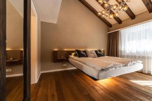 Postel nebo postele na pokoji v ubytování Elfi - luxury mountain bijou by Inspiringplaces Zermatt