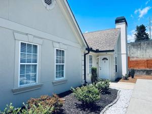 Το κτήριο όπου στεγάζεται  το διαμέρισμα