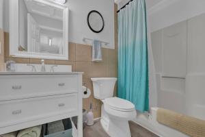 Ένα μπάνιο στο The Smart Stay ! New Remodel! Minutes from Atlanta +8 φωτογραφίες