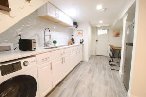 Köök või kööginurk majutusasutuses Studio Apartment near RFK fields