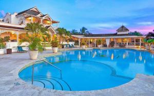 een groot zwembad voor een huis bij Oleanda - Sugar Hill in Saint James